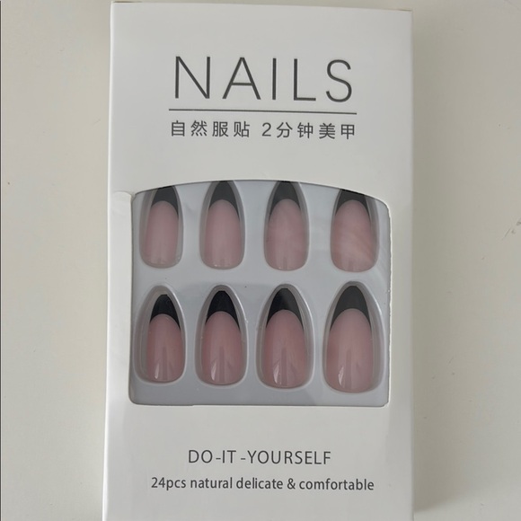 Do-it-yourself 24 pcs natural comfortable Black-tip nail - Picture 3 of 3